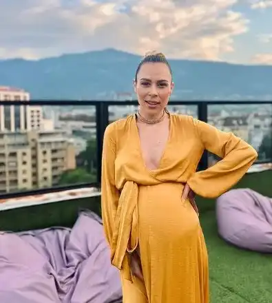 Маги Джанаварова роди момиченце от таен бизнесмен! Певицата кръсти първото си дете Елизабет