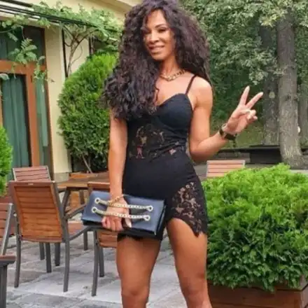 Маги Сидерова пие сама по токчета