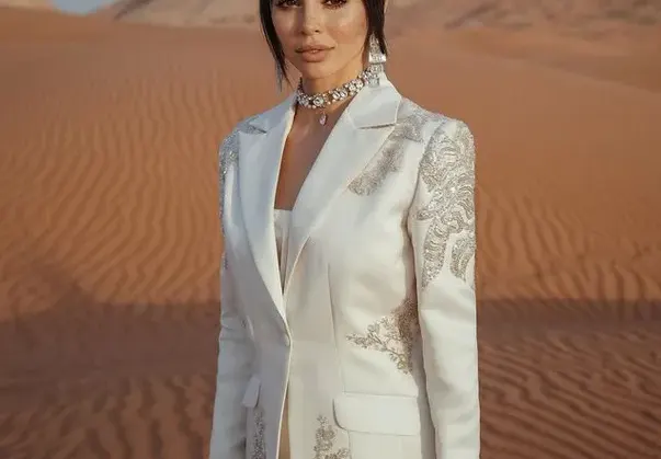 Мегз досущ като Кардашиян