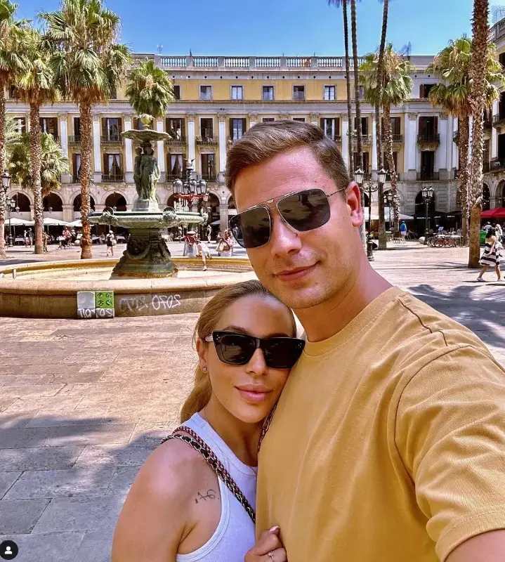 Любовни трепети: Мика и Мартин са в Барселона