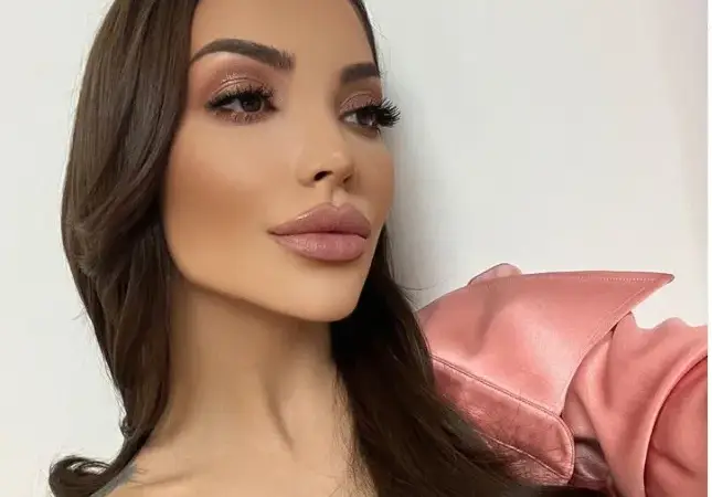 Мистериозният „А“ заведе Жасмина Стоичкова на почивка в Кан СНИМКА