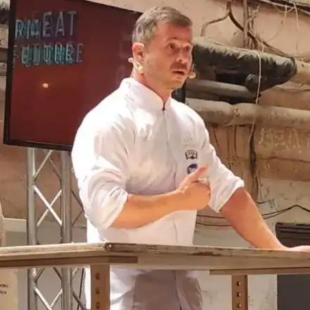 Новият съдия в  „Мастършеф” се оказа фен на Мара Отварачката