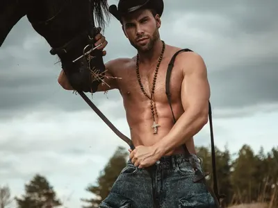 Модният инфлуенсър Pitt Andreychev пристигна в България