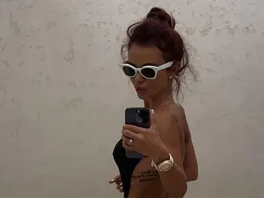 Отварачката с жалък опит да вдигне интереса към персоната си, пак си показа задницата (Снимки)