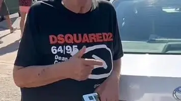 Пищова кани гаджета на Слънчака, дава 500 лв. за „1 час на колене“