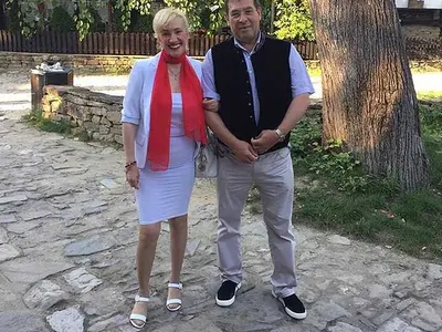 Сашка Васева празнува сатенена сватба