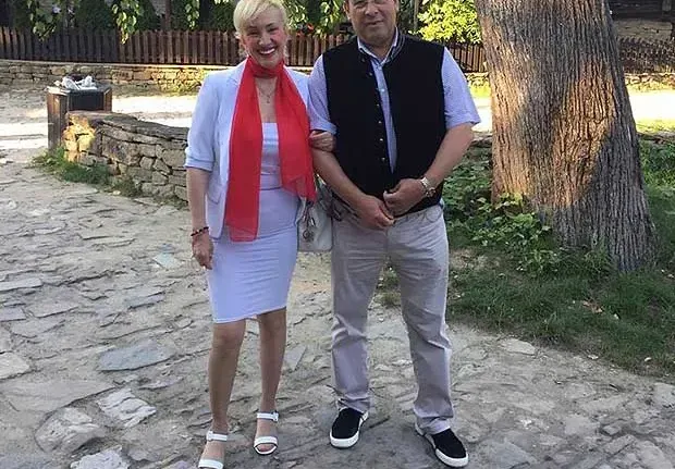 Сашка Васева празнува сатенена сватба