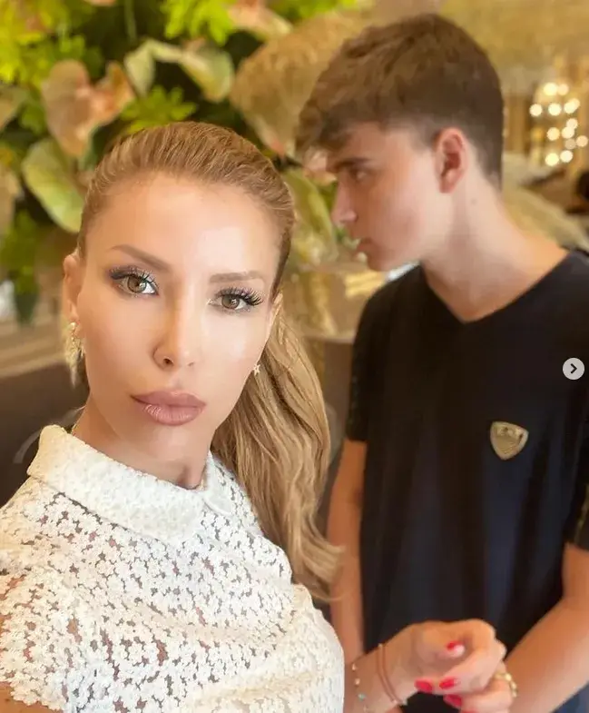 Синът на Ирен Онтева подкара звяр за половин милион (Снимки)