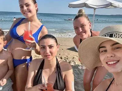 Софка тъпче снахата за златно внуче (Снимки)