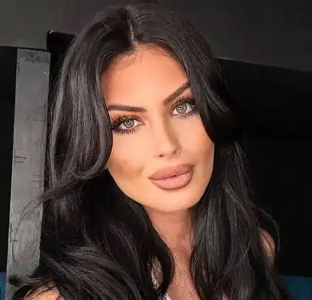 Тафкова се щракна под душа в банята! Хавлията й падна (СНИМКИ по-долу)