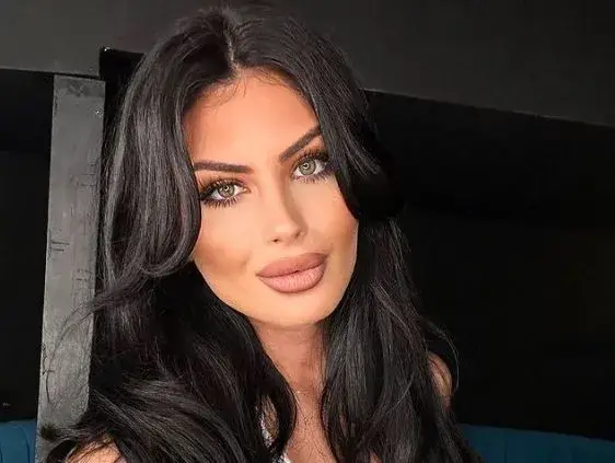 Тафкова се щракна под душа в банята! Хавлията й падна (СНИМКИ по-долу)