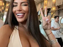 Тита си ги извади в Дубай и подлуди шейховете