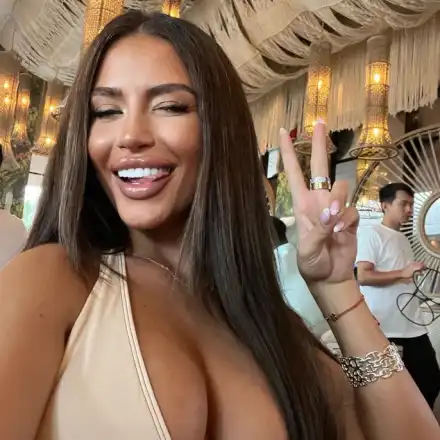 Тита си ги извади в Дубай и подлуди шейховете