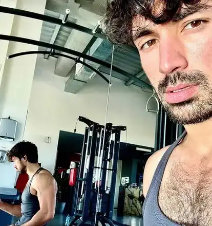 В драматичен пост ергенът Евгени проплака: Животът е тежък!