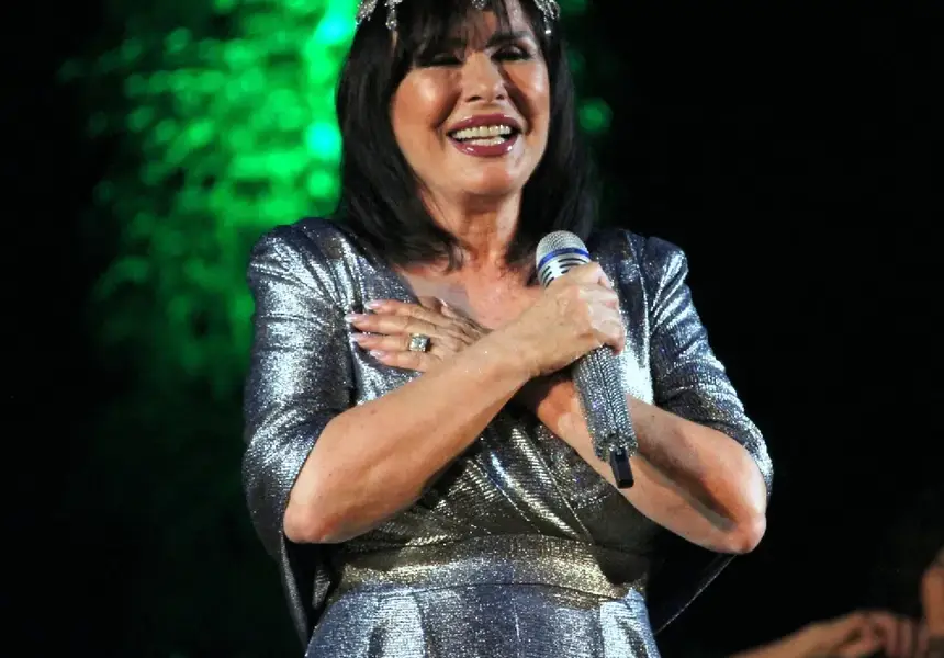 Заключена врата и паникатаки побъркаха Кичка Бодурова минути преди концерта й във Варна