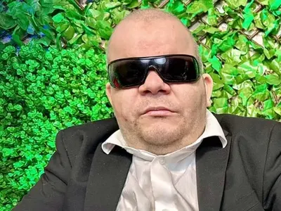 Звездата от Тик-Ток Главния Илиев иска 1500 евро за 7 целувки