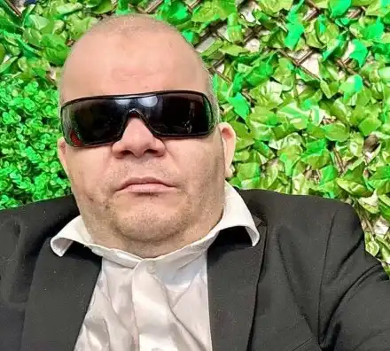 Звездата от Тик-Ток Главния Илиев иска 1500 евро за 7 целувки