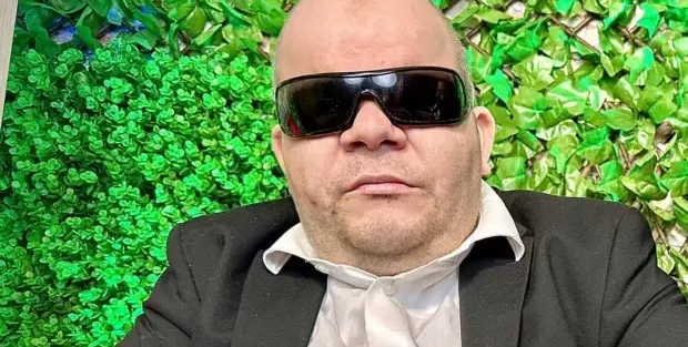 Звездата от Тик-Ток Главния Илиев иска 1500 евро за 7 целувки