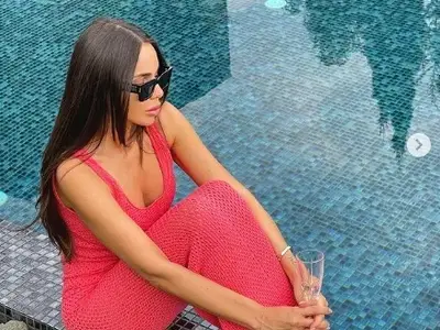 Алисия показа класа в розово