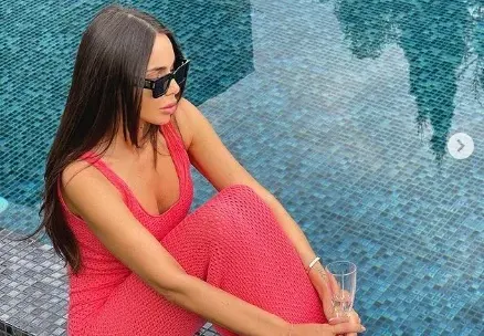 Алисия показа класа в розово