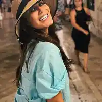 Анелия се слива с тълпата в Дубровник