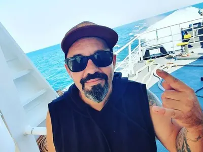 Червен фенер пали караваната на Дичо