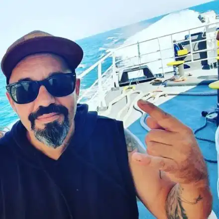 Червен фенер пали караваната на Дичо