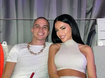 Цвети на Криско се натиска с младок