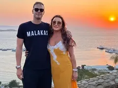 Дарина Павлова със сина си на Миконос