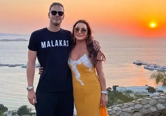 Дарина Павлова със сина си на Миконос