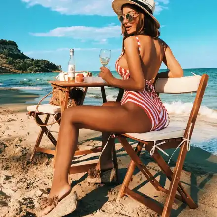 Есил ходи с грим на плаж