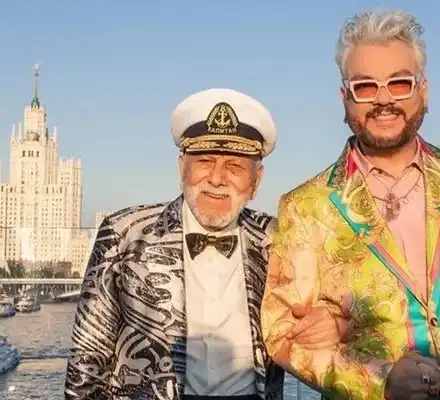 Филип Киркоров продава имотите си в Равда (Заблуждава аудиторията си, че го носят на ръце в България)