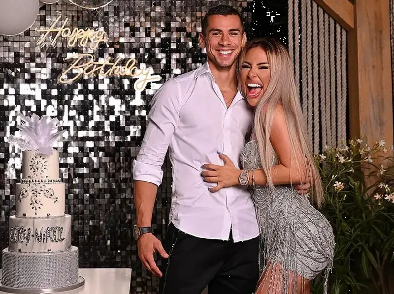 Гери-Никол чукна 25 с новото гадже кикбоксьор