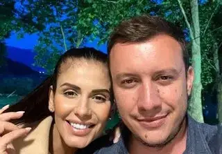 Годеникът на Анелия мачка бомбите й на мач (Снимки)