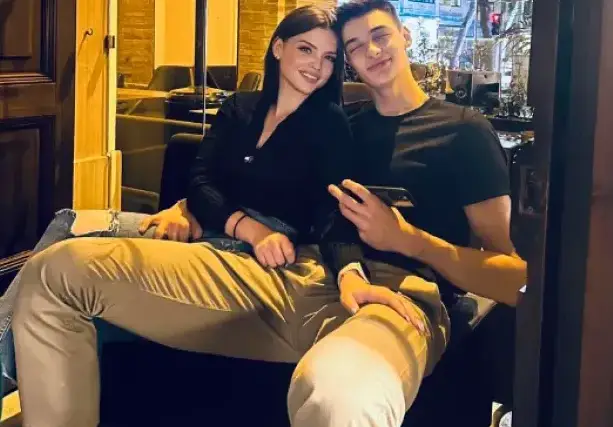 Гореща какичка завъртя главата на национала Алекс Николов