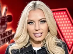 Камелия дава уроци по грим