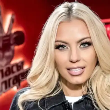 Камелия дава уроци по грим