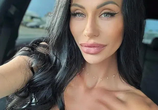 Край на криеницата: Маги Бадер роди момче от възрастен богаташ