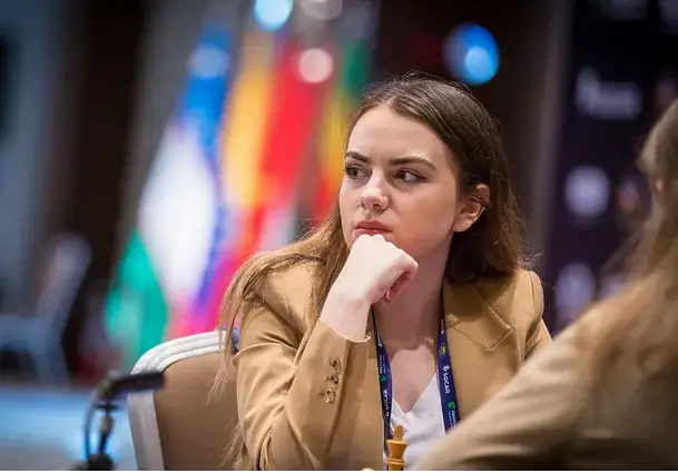 Любовта и парите могат да отведат Нургюл в Азербайджан (Салимова в тайна връзка с азерски колега)