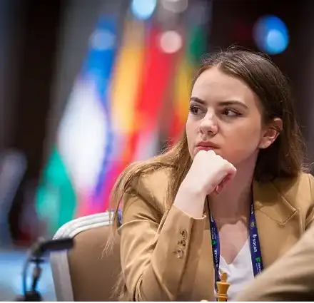 Любовта и парите могат да отведат Нургюл в Азербайджан (Салимова в тайна връзка с азерски колега)