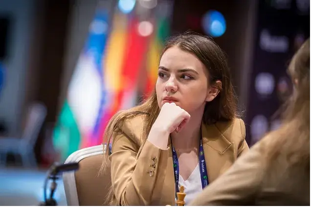 Любовта и парите могат да отведат Нургюл в Азербайджан (Салимова в тайна връзка с азерски колега)