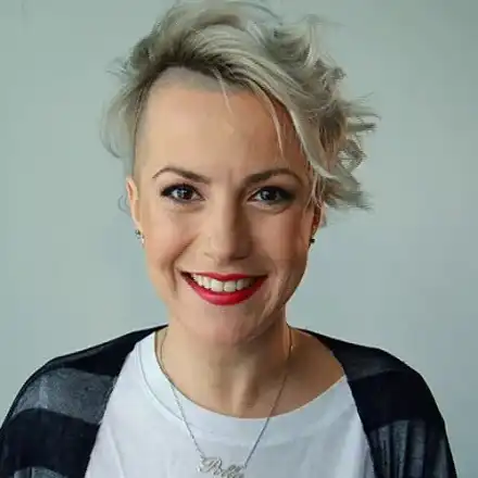 Луд преследвал Поли Генова