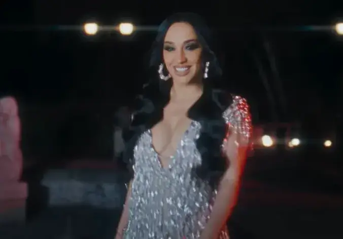 Мария Илиева показа зашеметяващи огромни бомби! Прекали с фотошоп, филъри и ботокс (СНИМКИ)