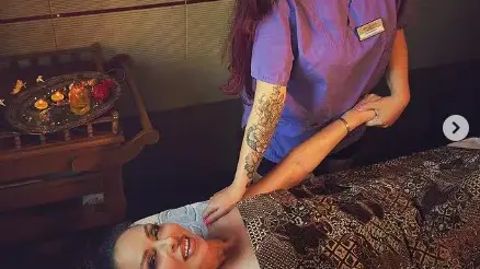 Масажират Ивана само по герданче