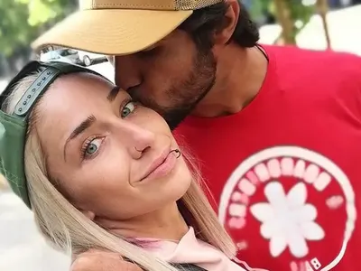 Мила иска 95 лева за очила