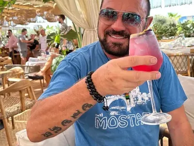 Миле Китич на плаж в Слънчака