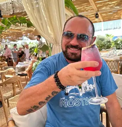 Миле Китич на плаж в Слънчака