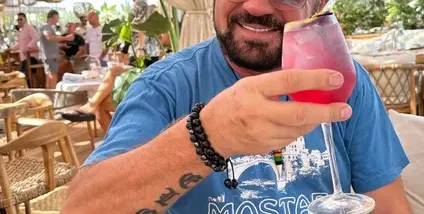 Миле Китич на плаж в Слънчака