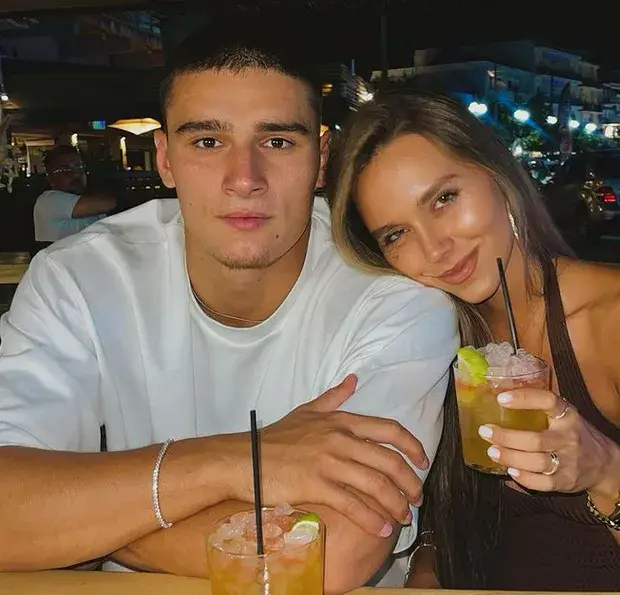 Мис България отново гадже с Румен Радев