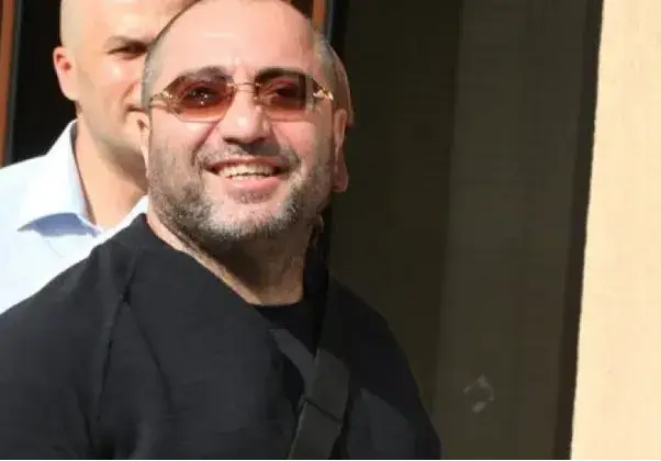 Митьо Очите отпразнува със заря и стриптийзьорки 18-ия рожден ден на сина си